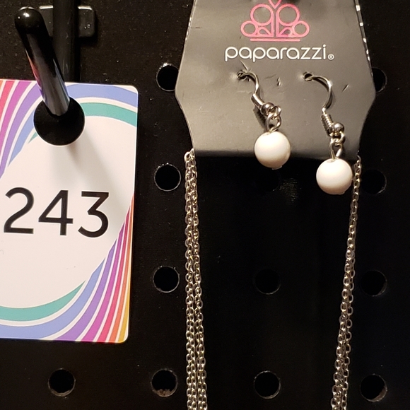 Necklace - Picture 3 of 3